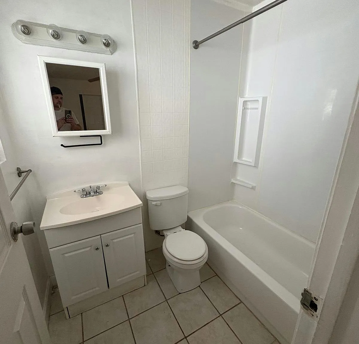 56 Fernwood Avenue, Unit B — Photo 2
