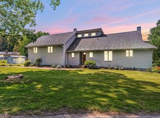 31 Lakeshore Dr E, Highland Lakes, NJ 07422