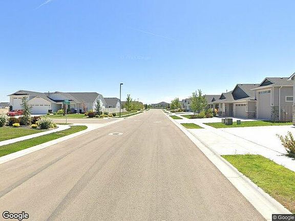 Exterior Neighborhood (street photo)
