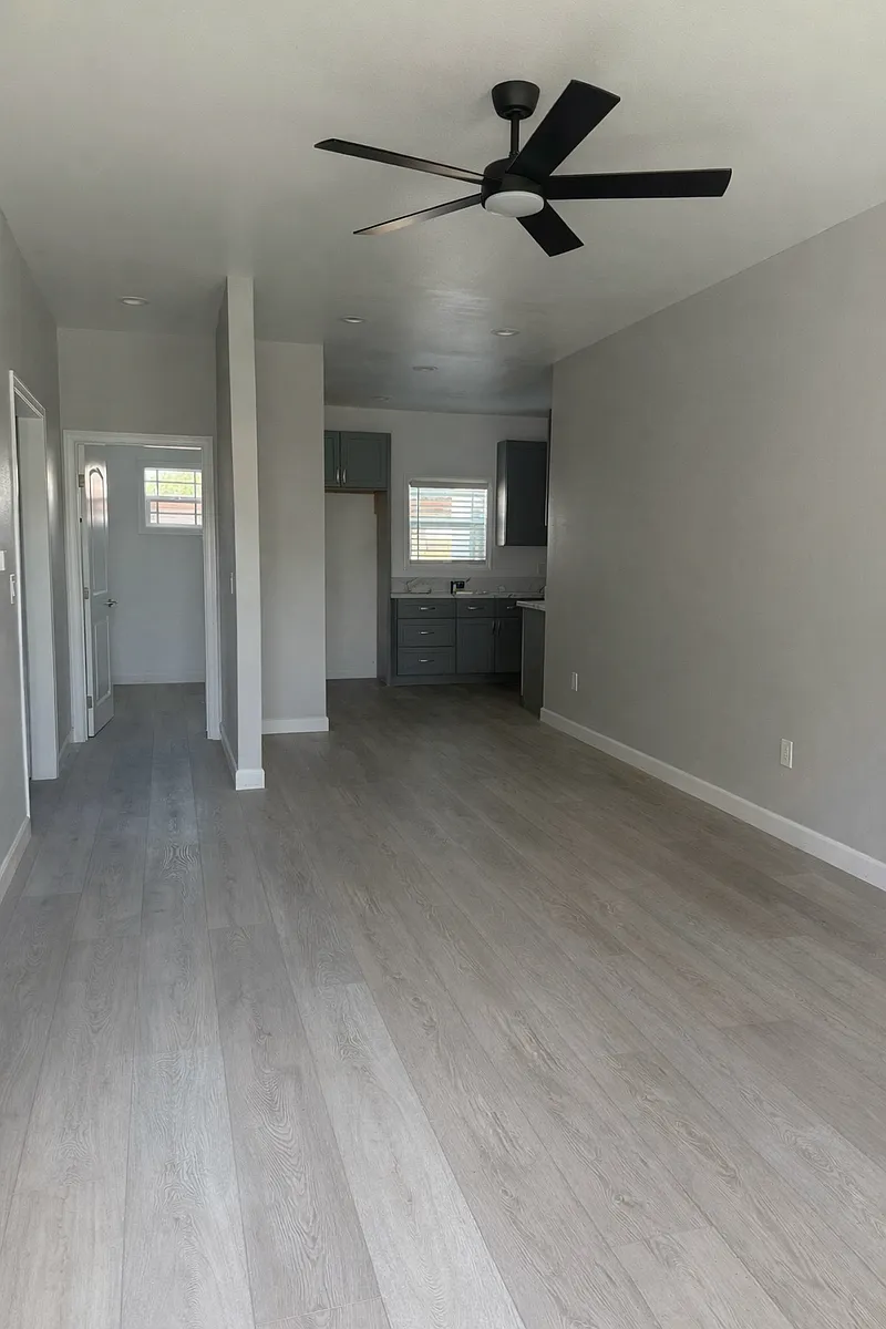 Building Photo - 1529 W Saint Anne Pl