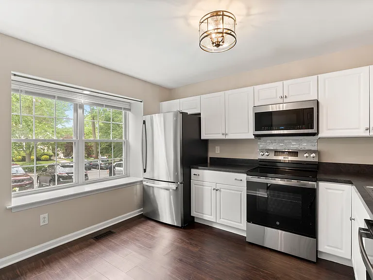 5 Ogden Ct — Photo 9