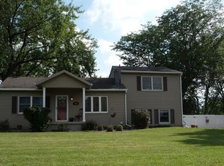 717 W 53rd St, Davenport, IA 52806