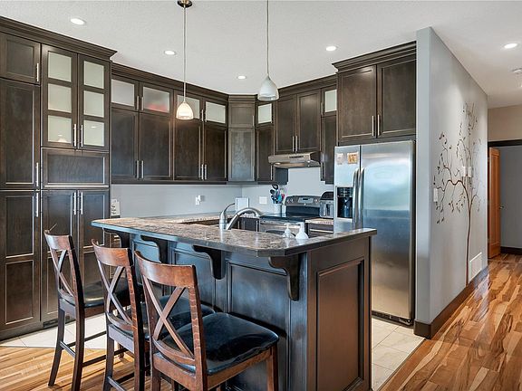 5th image of 111 Petersen Rd S