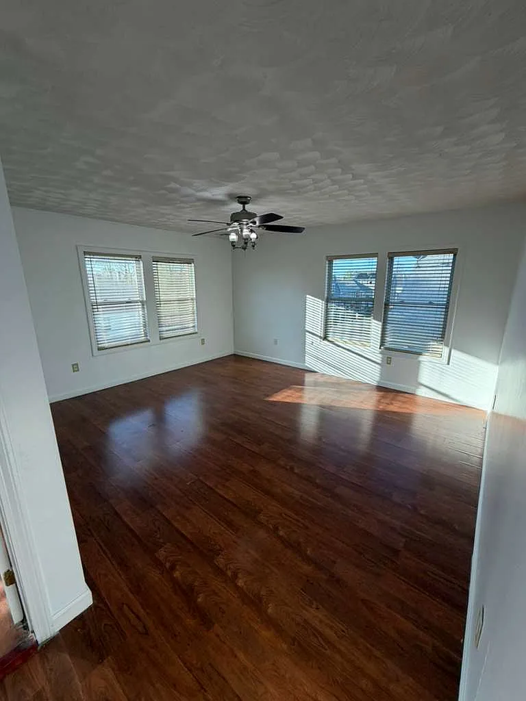 3 bed, 1200 sqft, $3,600 — Photo 1