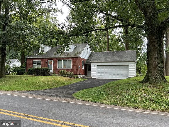 2nd image of 1108 Ridge Rd