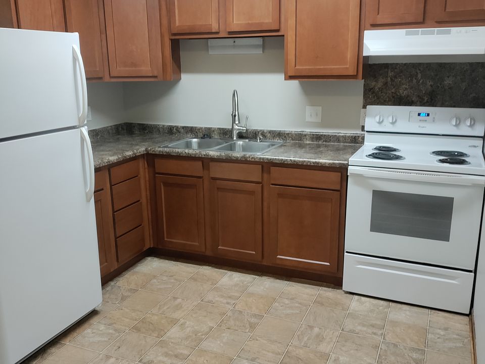 2nd image of 435 W Schleier St #16