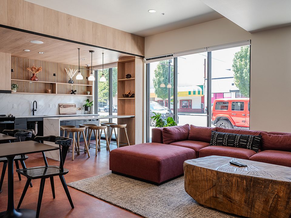 Resident Lounge with WiFi & Entertainment Kitchen