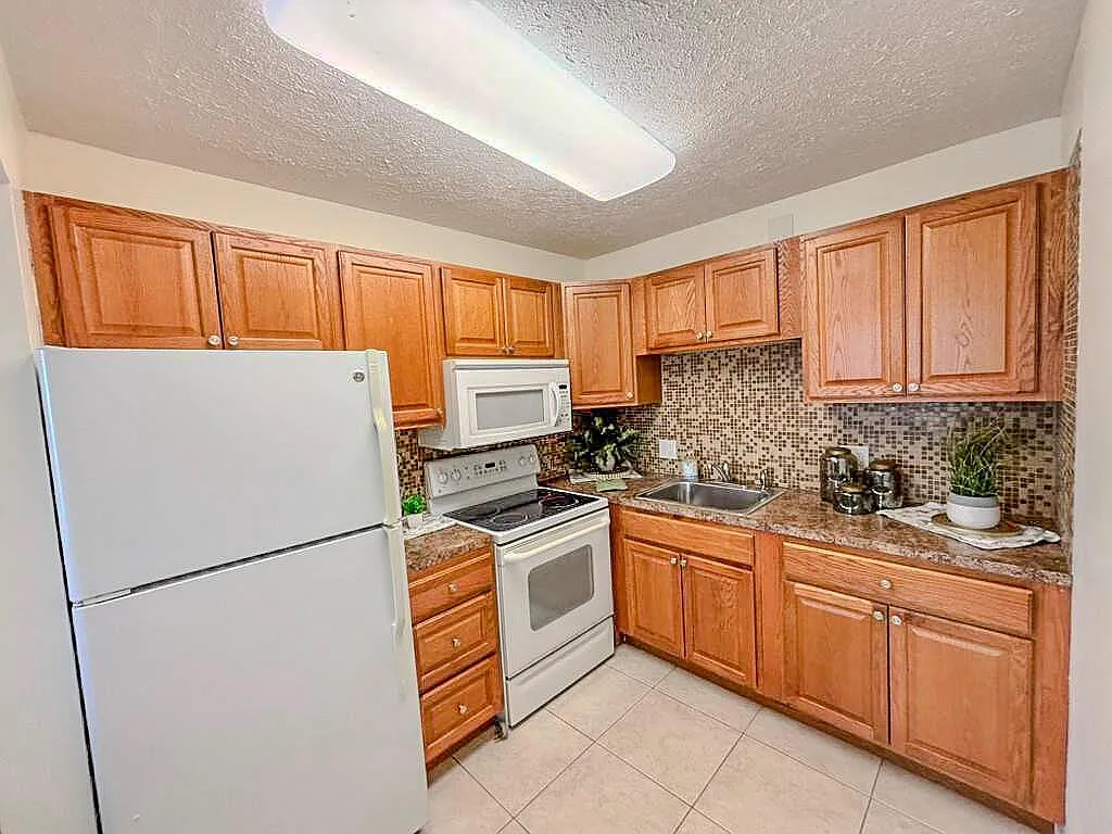 2 bed, 1.5 bath, 820 sqft, $1,650 — Photo 3