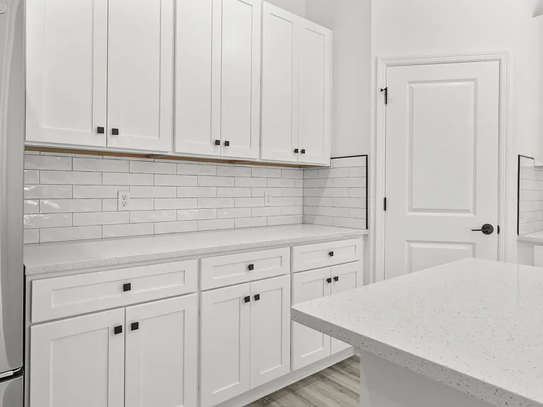 548 Knapp St — Photo 23