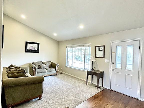 5th image of 9835 N Meadow Dr