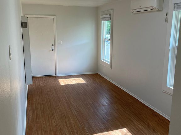 2nd image of 1456 1/2 W Stoneridge Ct