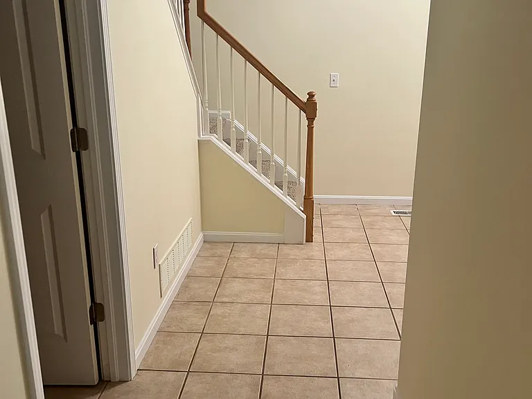 2563 Wyndgate Ct — Photo 2