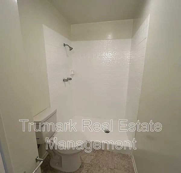 416 W Milford St #C — Photo 16