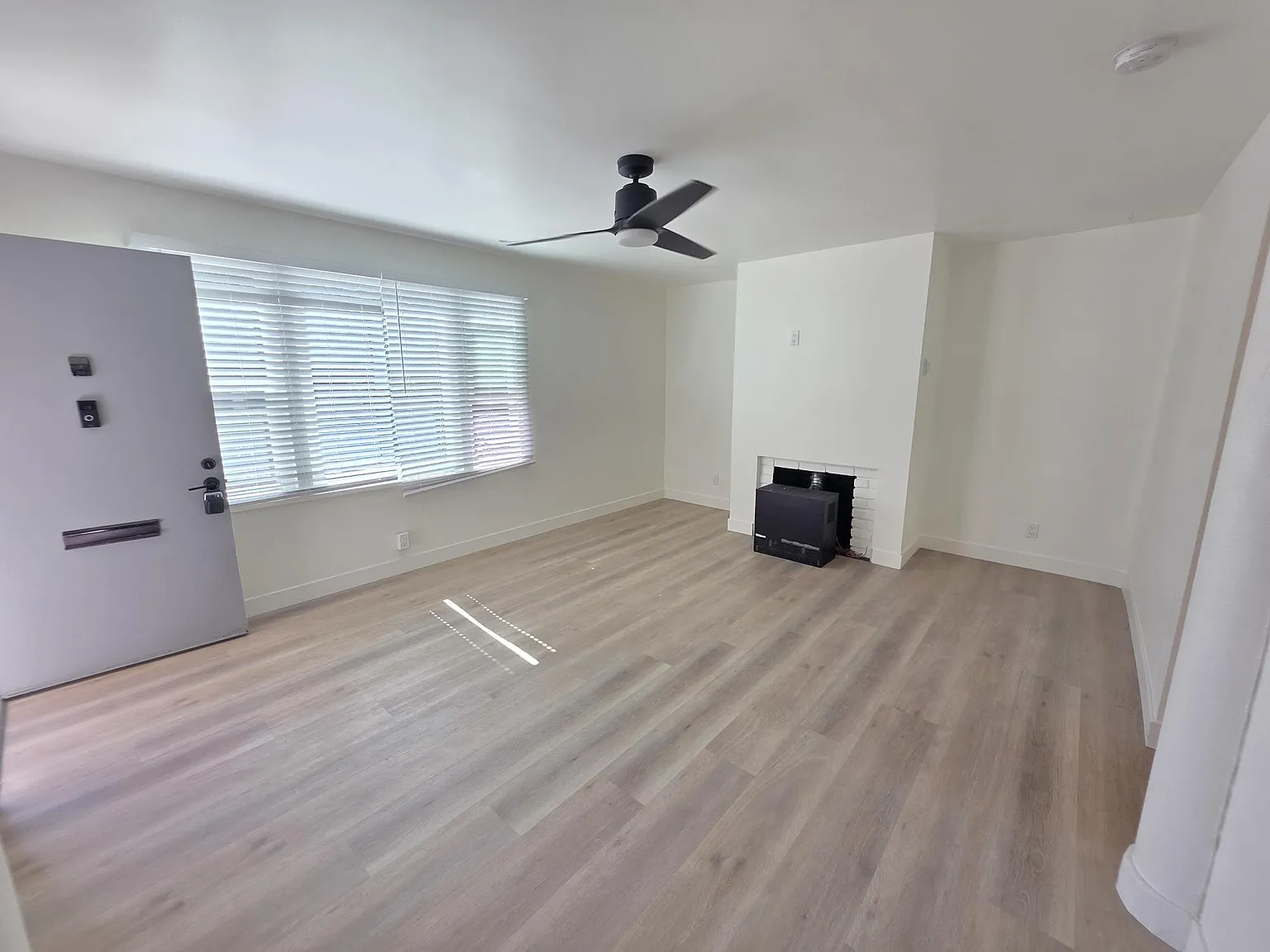 2 bed, 800 sqft, $2,700 — Photo 4