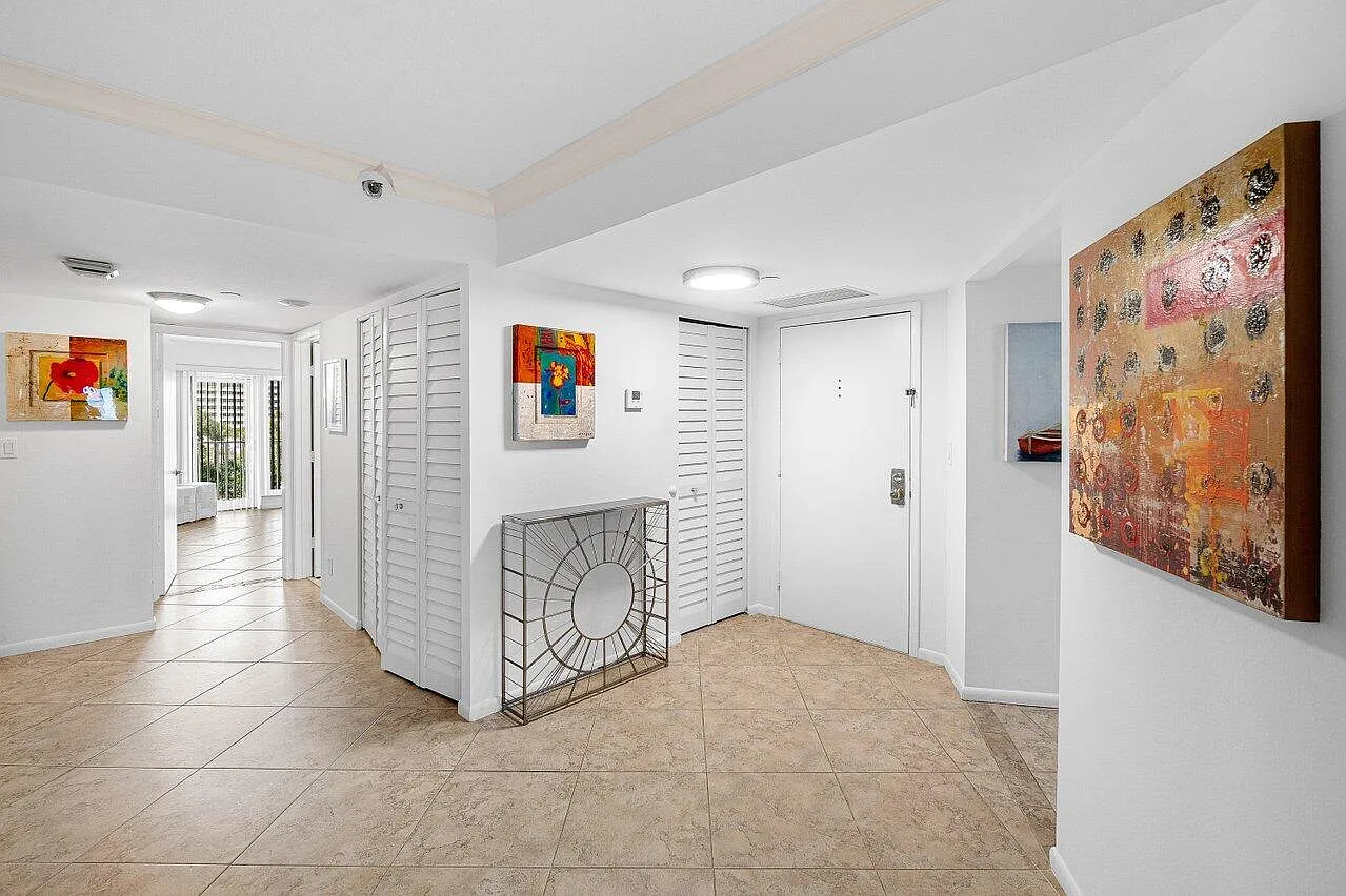 2 bed, 2.0 bath, 1915 sqft, $5,400 — Photo 3