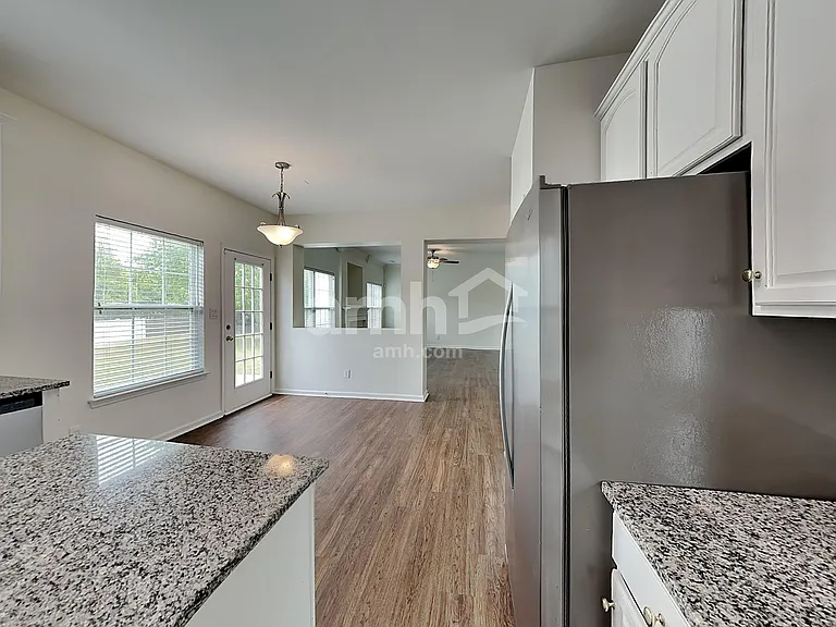 7009 Pine Cone Ln — Photo 5