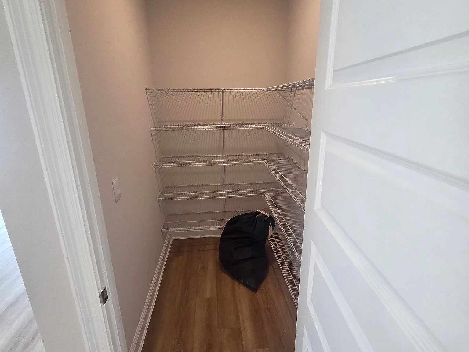 3 bed, 2.0 bath, 1611 sqft, $2,400 — Photo 4