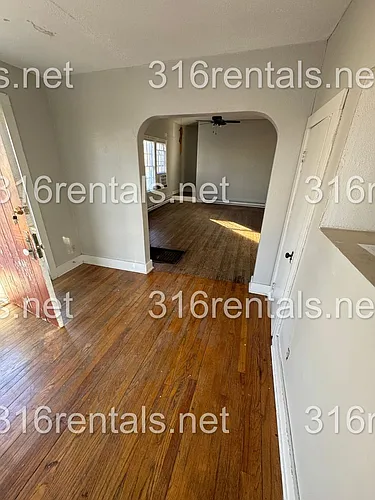 $795 - 2 bed 1 bath - Duplex Photo 1