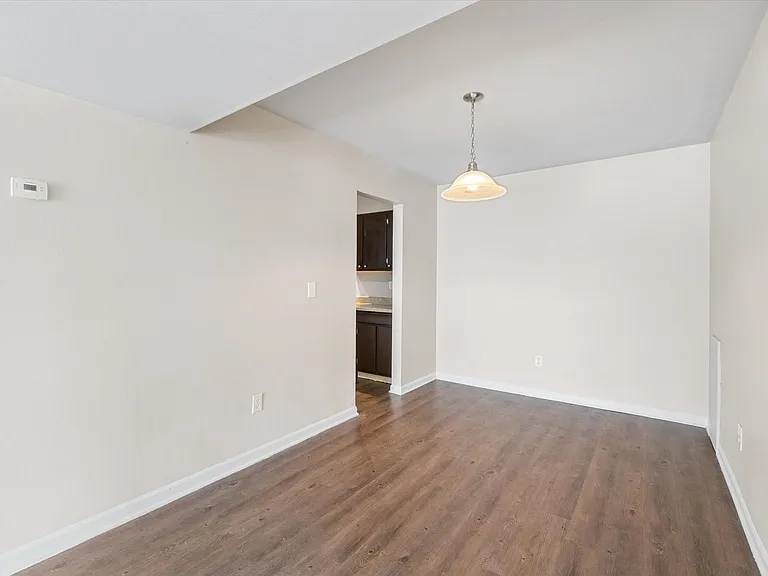 Country Club Park Apartments (320 S. Drake LLC) — Photo 42