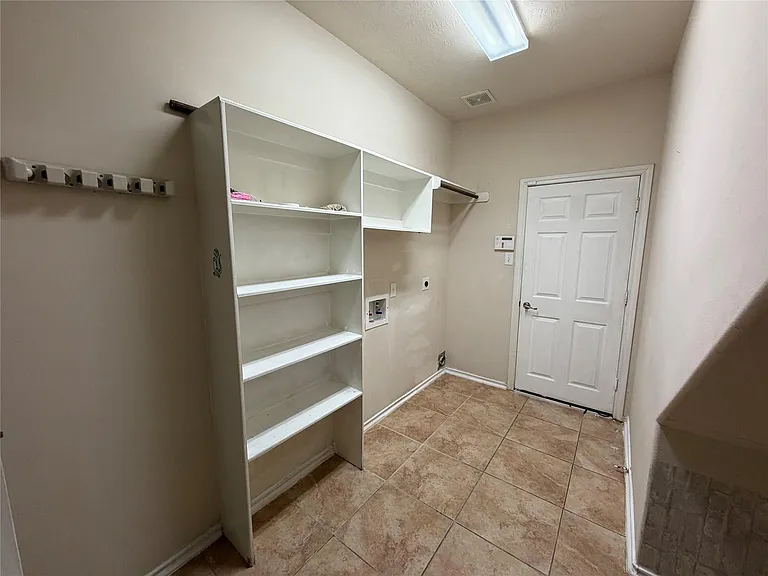6826 Pheasant Oak Dr — Photo 19