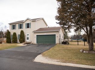 22130 W Calvin Dr, Antioch, IL 60002