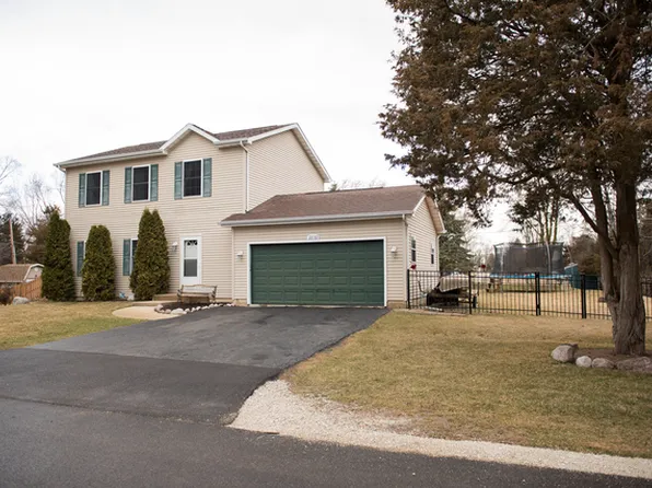 22130 W Calvin Dr, Antioch, IL 60002