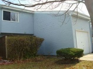 1887 Hickory Ln, Glendale Heights, IL