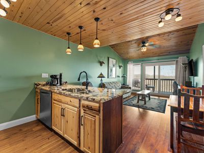 321 Notch Lane UNIT 10 BLDG 18, Reeds Spring, MO, 65737