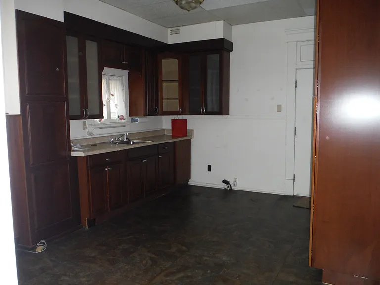 916 W 3rd St #A — Photo 7
