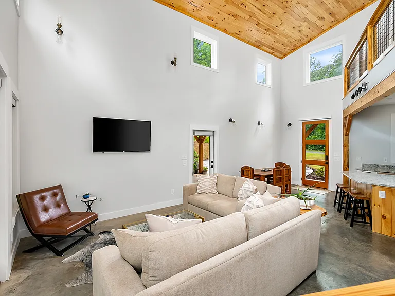 1278 Academy Rd — Photo 12