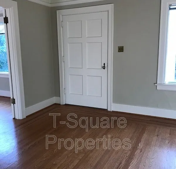 9056 Avondale Rd NE — Photo 3