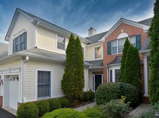 910 Fieldstone Ter #910, Wyckoff, NJ 07481