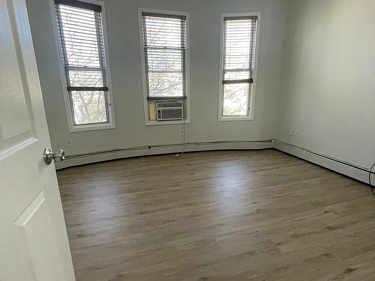 102 Evergreen Street — Photo 5