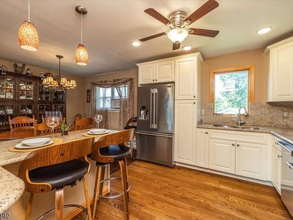 5th image of 51 Beardslee Hill Dr