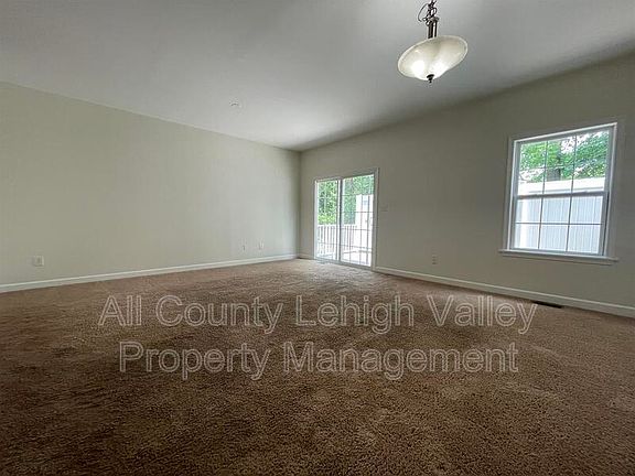 5th image of 1312 Basswood Ln