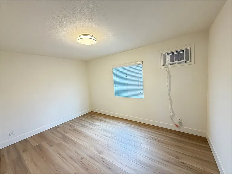 12660 Yorba Ave — Photo 11