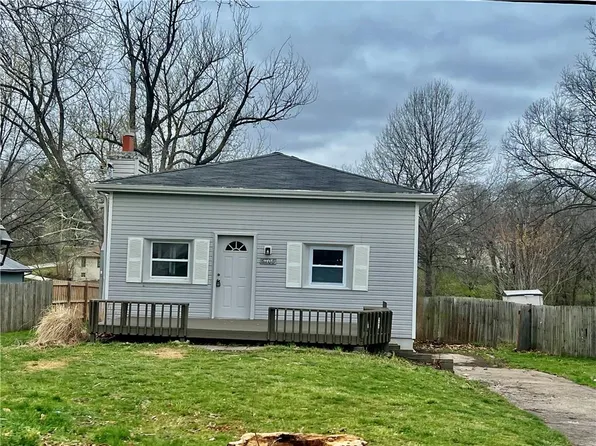 6706 S Brookside Rd, Pleasant Valley, MO 64068