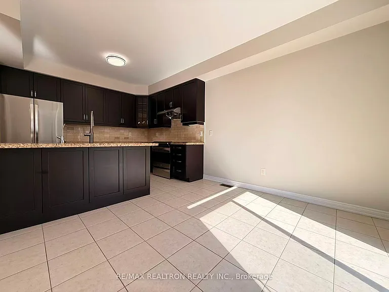 7 Hyacinth St — Photo 10