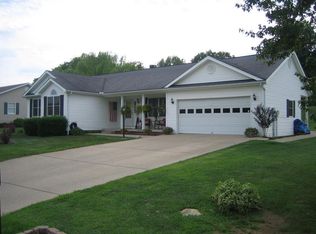 804 Navaho Dr, Maysville, KY 41056
