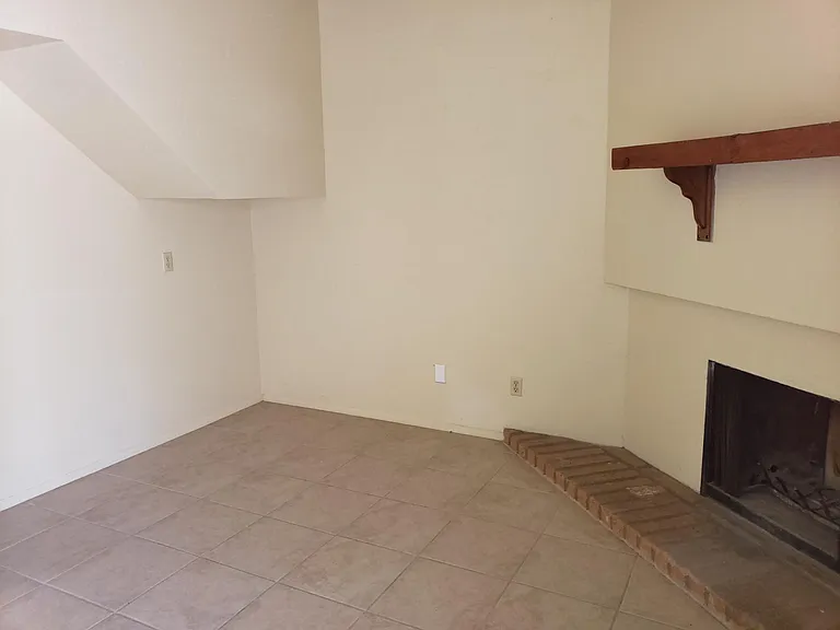1536 S River Dr — Photo 7