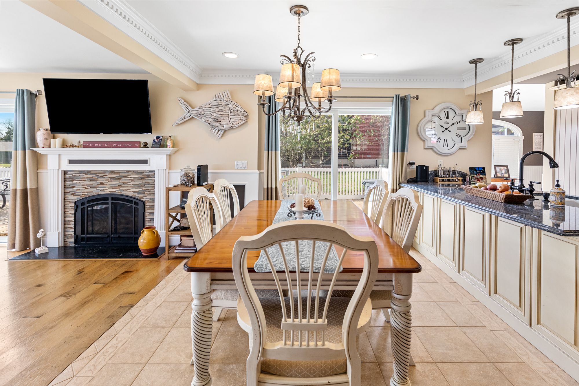 16 Red Bridge Rd, Center Moriches, NY 11934 Out East