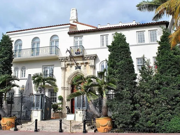 Ocean Dr — Photo 44