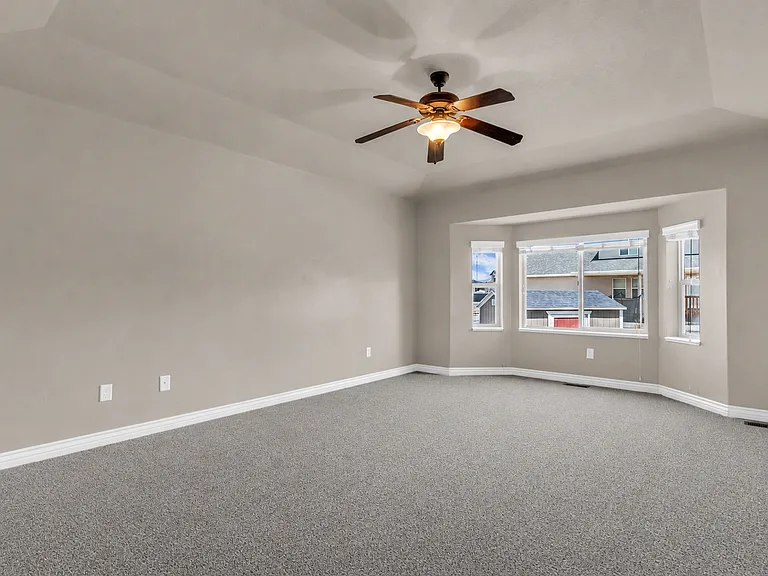 1377 S 4300 W — Photo 16