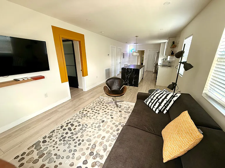 1332 NE 5th Ave #1 — Photo 6