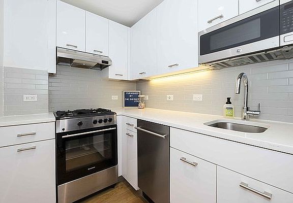 4th image of 230 E 44th St APT 12F