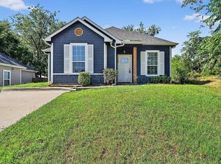 320 W Bond St, Denison, TX 75020