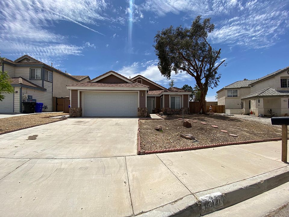 1st image of 15441 Ventura Ln