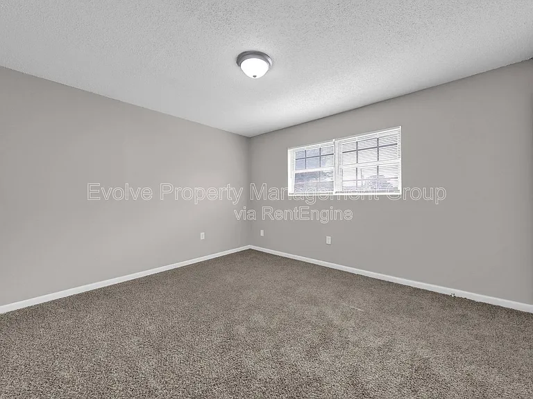 696 Hobbs Dr — Photo 11