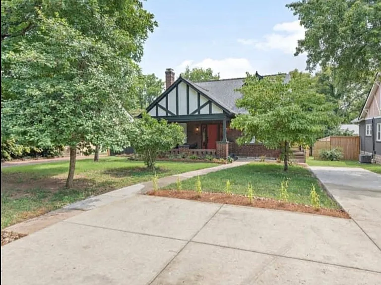 1002 Fairwin Ave — Photo 2