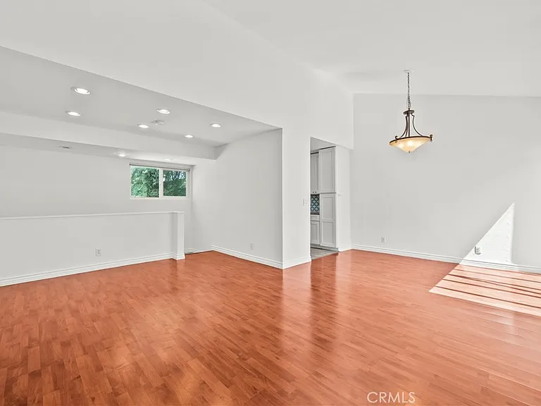 22117 Burbank Blvd #5 — Photo 10